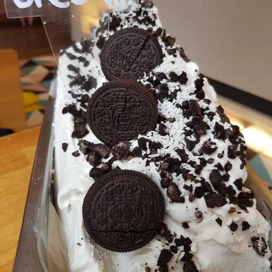 Coconut oreo ice cream topped with oreo biscuits